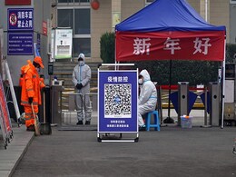 Woman In Locked Down China City Suffers Miscarriage, Hospital Staff Fired Woman In Locked Down China City Suffers Miscarriage, Hospital Staff Fired