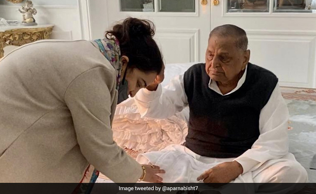 Aparna Yadav's "Blessings" Photo With Mulayam Singh After BJP Switch