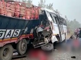 झारखंड : ट्रक और बस की भीषण टक्कर में 17 लोगों की मौत, पीएम और राष्ट्रपति ने जताया शोक झारखंड : ट्रक और बस की भीषण टक्कर में 17 लोगों की मौत, पीएम और राष्ट्रपति ने जताया शोक