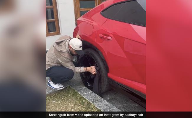रैपर बादशाह खुद करते हैं अपनी गाड़ी साफ, यकीन न हो तो देख लीजिये ये वीडियो