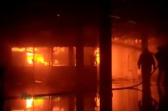 Massive fire breaks out at furniture godown in Thane, no casualty reported Massive fire breaks out at furniture godown in Thane, no casualty reported