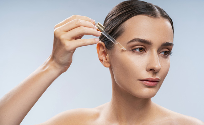 Rosehip Oil For Skin: Benefits, How To Use For A Radiant And Clear Skin