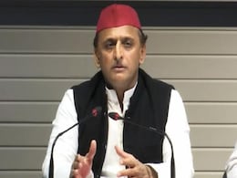 ओपिनियन पोल पर रोक के लिए चुनाव आयोग पहुंची सपा, बीजेपी ने किया करारा हमला ओपिनियन पोल पर रोक के लिए चुनाव आयोग पहुंची सपा, बीजेपी ने किया करारा हमला