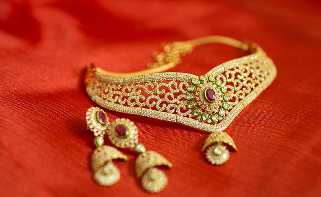You Can Never Go Wrong With These Traditional Necklaces To Amp Up Any Attire