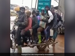 शख्स ने जुगाड़ से बनाई ऐसी गजब मोटरसाइकिल, फिर बैठाए इतने लोग कि गिनते-गिनते थक जाएंगे आप - देखें Video शख्स ने जुगाड़ से बनाई ऐसी गजब मोटरसाइकिल, फिर बैठाए इतने लोग कि गिनते-गिनते थक जाएंगे आप - देखें Video