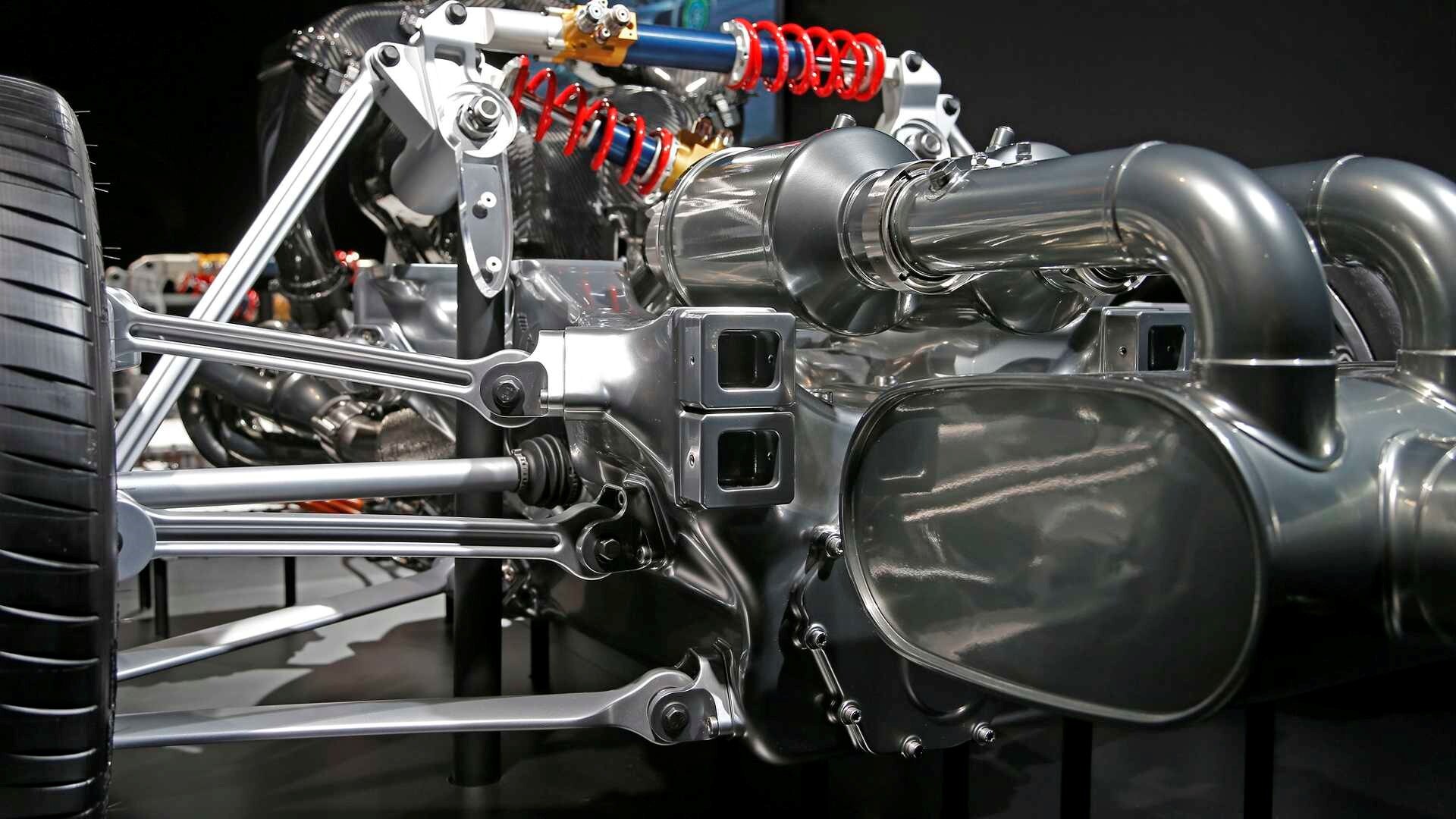This Is How An F1 Race Car's Suspension Works