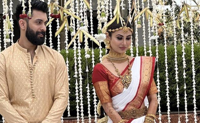 Mouni Roy Wedding: मलयाली दुल्हन के मेकअप में स्टनिंग लगी मौनी रॉय, धोती कुर्ता में नजर आए सूरज नाम्बियार