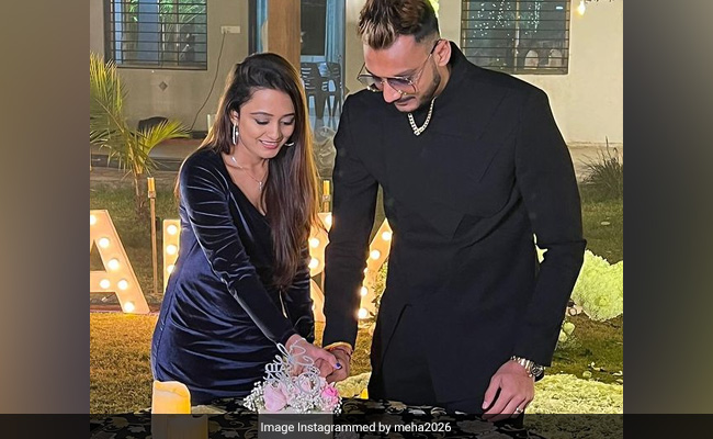 Happy Birthday Axar Patel: 28वें जन्मदिन पर अक्षर पटेल ने की सगाई, यहां पढ़ें कौन हैं उनकी मंगेतर मेहा