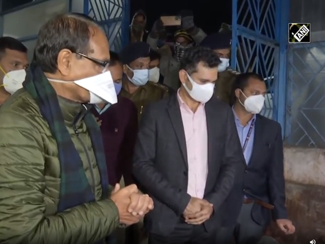 Madhya Pradesh Chief Minister Inspects Night Shelter In Bhopal