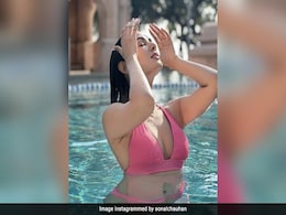 Sonal Chauhan का ये पिंक बिकिनी लुक किसी फैशन स्टेटमेंट से कम नहीं, आप भी देखेंगे तो नजर नहीं हटा पाएंगे  Sonal Chauhan का ये पिंक बिकिनी लुक किसी फैशन स्टेटमेंट से कम नहीं, आप भी देखेंगे तो नजर नहीं हटा पाएंगे