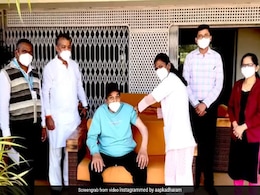 धर्मेंद्र ने लगवाई कोरोना वैक्सीन की बूस्टर डोज, वीडियो शेयर कर बोले- दर्द भी नहीं हुआ धर्मेंद्र ने लगवाई कोरोना वैक्सीन की बूस्टर डोज, वीडियो शेयर कर बोले- दर्द भी नहीं हुआ