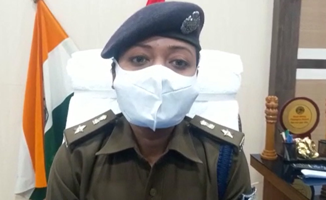 बिहार : शराब पीते हुए बार बाला के साथ ठुमका लगाने वाला दारोगा सस्पेंड