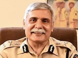 मुंबईचे माजी पोलीस आयुक्त संजय पांडे विधानसभा लढवणार, फोन टॅपिंग प्रकरणात झाली होती अटक! मुंबईचे माजी पोलीस आयुक्त संजय पांडे विधानसभा लढवणार, फोन टॅपिंग प्रकरणात झाली होती अटक!