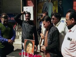 चालनुमा घर, जहां छोटी लता का बचपन बीता;  इंदौर की ये गलियां उन यादों की हैं गवाह चालनुमा घर, जहां छोटी लता का बचपन बीता;  इंदौर की ये गलियां उन यादों की हैं गवाह