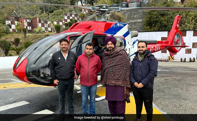 वैष्णो देवी के दरबार में पहुंचे नवजोत सिद्धू, पंजाब में सीएम चेहरे के लिए कांग्रेस ले रही लोगों की राय