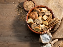 4 Garlic Toasties Options To Make Your Tea-Time A Delicious Affair 4 Garlic Toasties Options To Make Your Tea-Time A Delicious Affair