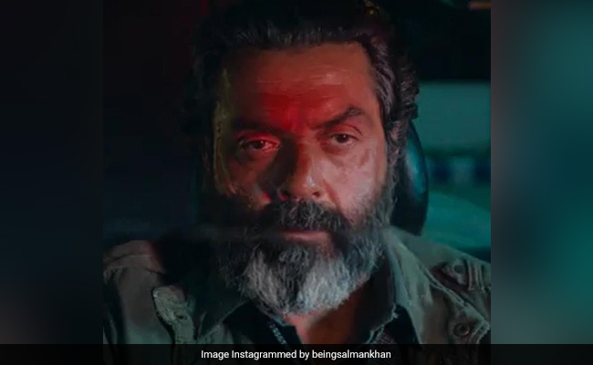 Salman Khan's Shout Out To Bobby Deol's Performance In <i>Love Hostel</i>