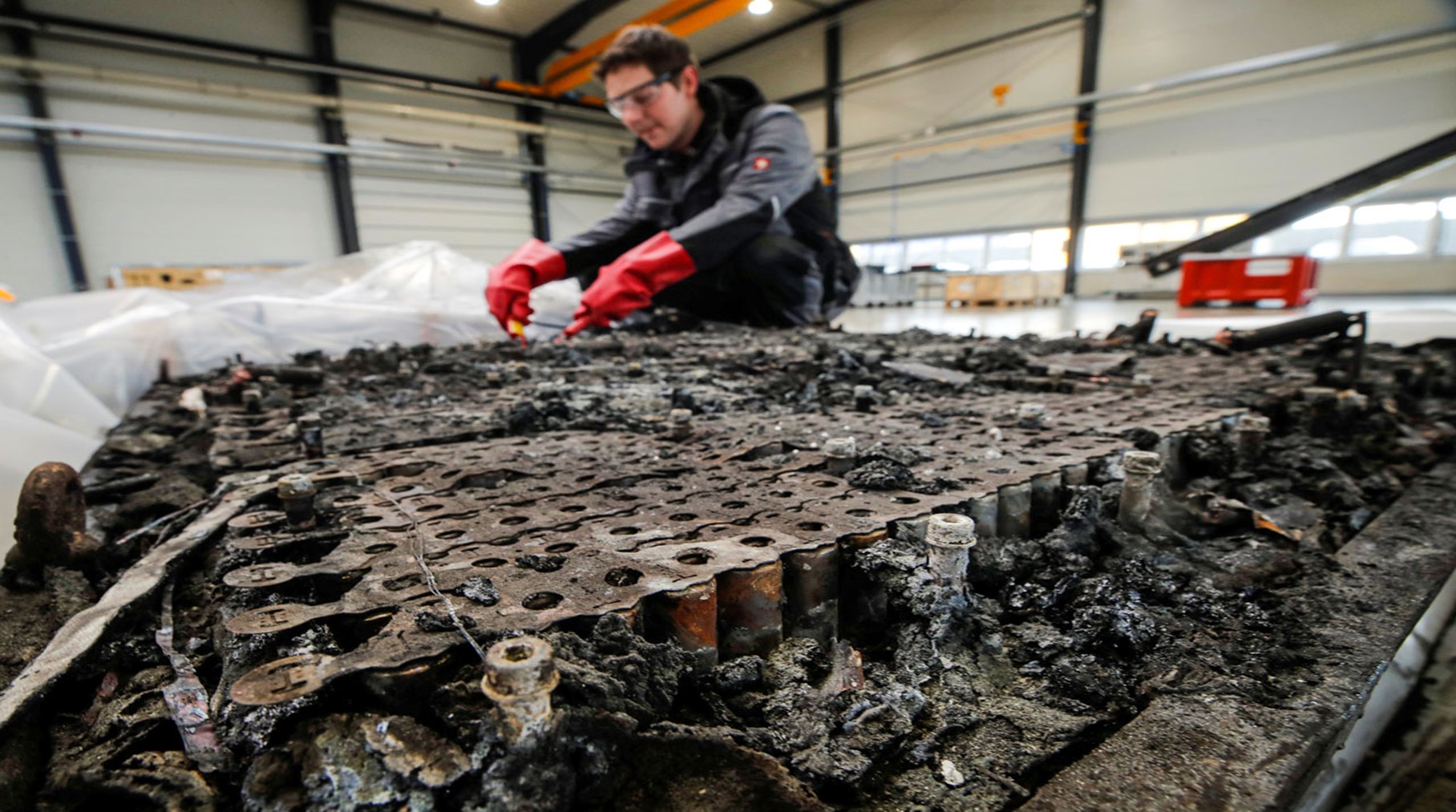 How Is Electric Car Battery Disposal Causing Pollution