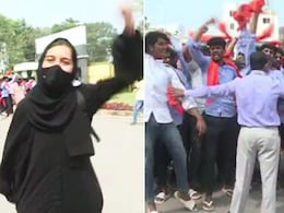 VIDEO : भगवा गमछा पहने युवकों की भीड़ के खिलाफ अकेले मोर्चे पर डटी हिजाब पहने हुए लड़की VIDEO : भगवा गमछा पहने युवकों की भीड़ के खिलाफ अकेले मोर्चे पर डटी हिजाब पहने हुए लड़की
