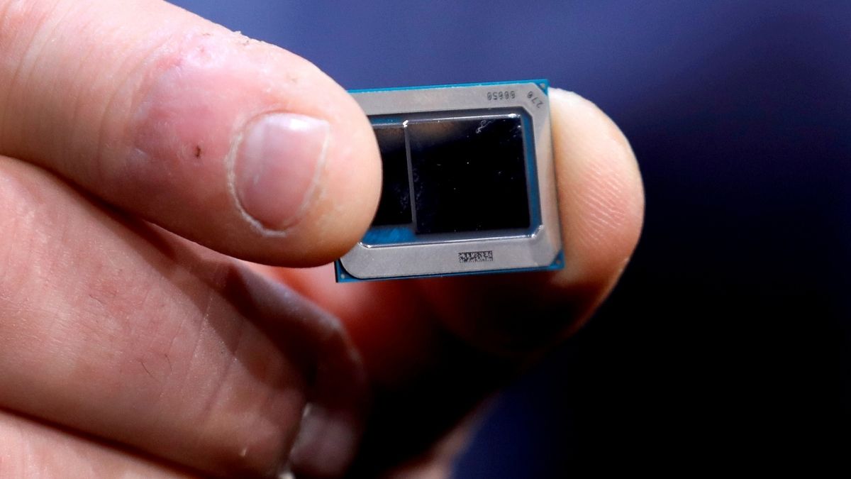U.S. Governors Urge Swift Action On $52 Billion Chip Funding Bill