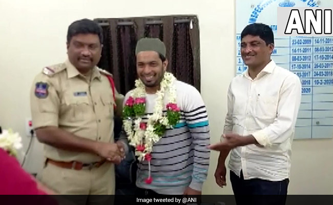 Hyderabad Man Returns Lost Bag Of Gold, Moves Cops