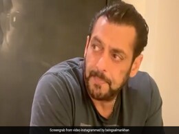 Salman Khan ने गाना गाकर किया लता मंगेशकर को याद, VIDEO शेयर कर बोले- न कोई था, न कोई होगा Salman Khan ने गाना गाकर किया लता मंगेशकर को याद, VIDEO शेयर कर बोले- न कोई था, न कोई होगा