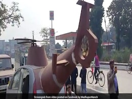 बिहार के इस शख़्स ने नैनो कार को बना दिया हेलीकॉप्टर, लोगों ने कहा- जुगाड़ का नाम बिहार है बिहार के इस शख़्स ने नैनो कार को बना दिया हेलीकॉप्टर, लोगों ने कहा- जुगाड़ का नाम बिहार है