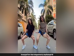 मस्ती में बीच रोड पर डांस करने लगी दीपिका सिंह तो फैंस बोले- कोई तो रोक लो... मस्ती में बीच रोड पर डांस करने लगी दीपिका सिंह तो फैंस बोले- कोई तो रोक लो...