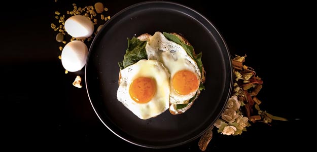Eggs और Milk का एक साथ सेवन करने से क्या होता है? जानें फायदे और नुकसान