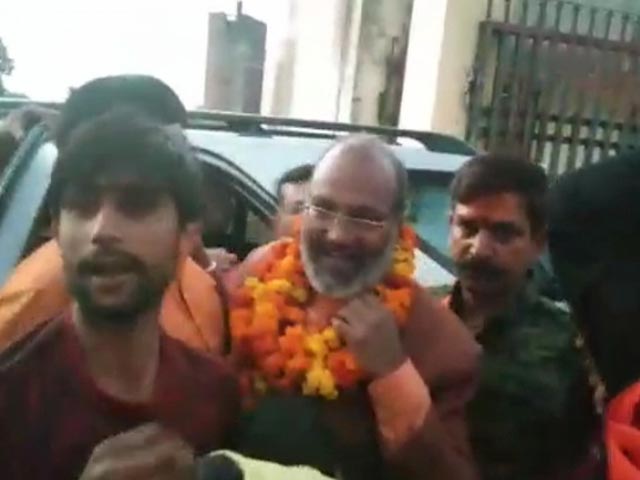 Haridwar Hatemonger All Smiles, Garlanded On His Release On Bail