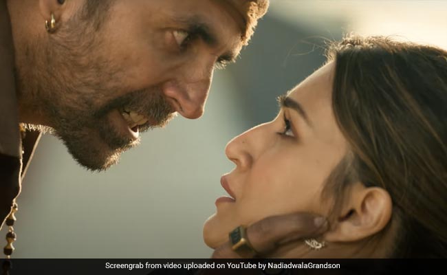 <i>Bachchhan Paandey</i> Trailer: Akshay Kumar Is A Rebel Without A Cause. Only Kriti Sanon And Arshad Warsi Can Fix Him