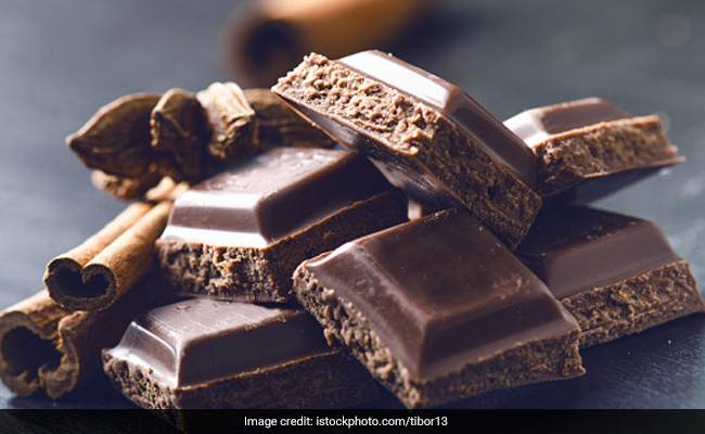 Chocolate Day 2023: चॉकलेट खाने के ये हैं सीरियस साइड इफेक्ट्स, जानिए क्यों कम मात्रा में करना चाहिए सेवन