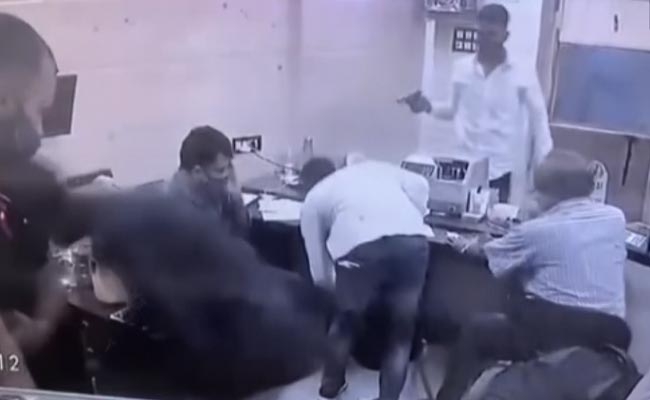 On CCTV, Over 77 Lakh Cash Robbed At Gunpoint From Mumbai Shop