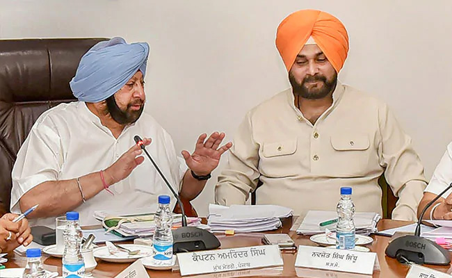 "Double Engine? Your Engine Is Smoking," Navjot Sidhu Taunts Captain