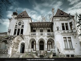 भूतिया रेस्टोरेंट...यहां हर टेबल पर लोगों के साथ बैठे नज़र आते हैं भूत ! भूतिया रेस्टोरेंट...यहां हर टेबल पर लोगों के साथ बैठे नज़र आते हैं भूत !