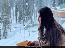 हनीमून के लिए कश्मीर पहुंचीं Mouni Roy, फोटो देख फैंस बोले- किसे ज्यादा सुंदर कहें आपको या वादियों को हनीमून के लिए कश्मीर पहुंचीं Mouni Roy, फोटो देख फैंस बोले- किसे ज्यादा सुंदर कहें आपको या वादियों को