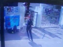 VIDEO : जबलपुर में ATM Cash जमा करने आई टीम से दिनदहाड़े 40 लाख लूटे, गार्ड की मौत VIDEO : जबलपुर में ATM Cash जमा करने आई टीम से दिनदहाड़े 40 लाख लूटे, गार्ड की मौत