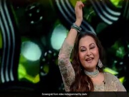 Jaya Prada Dance Video: जया प्रदा ने 'गोरी हैं कलाइयां' गाने पर झूमकर किया डांस, वीडियो देख कहेंगे 'वाह' Jaya Prada Dance Video: जया प्रदा ने 'गोरी हैं कलाइयां' गाने पर झूमकर किया डांस, वीडियो देख कहेंगे 'वाह'