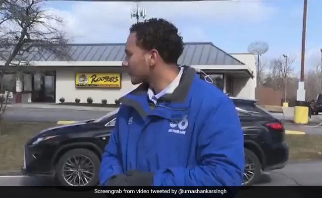 लाइव रिपोर्टिंग कर रहा था रिपोर्टर, तभी मां आ गई और कहा- Hi Baby! वीडियो हुआ वायरल