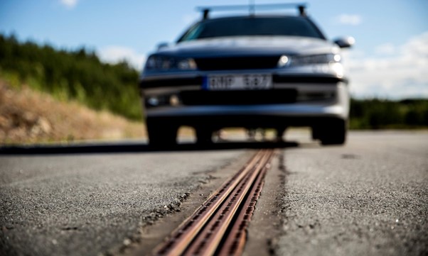 Electrified Road for Electric Vehicle / Charge your EVs While Driving