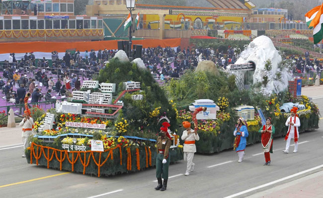 गणतंत्र दिवस परेड में सर्वश्रेष्‍ठ झांकी की रेस में यूपी ने बाजी मारी, CISF सर्वश्रेष्‍ठ मार्चिंग दस्‍ता