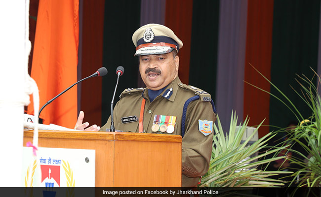 रिटायरमेंट के बाद भी झारखंड के डीजीपी के पद पर बने रहे नीरज सिन्हा के खिलाफ याचिका पर सुनवाई करेगा कोर्ट