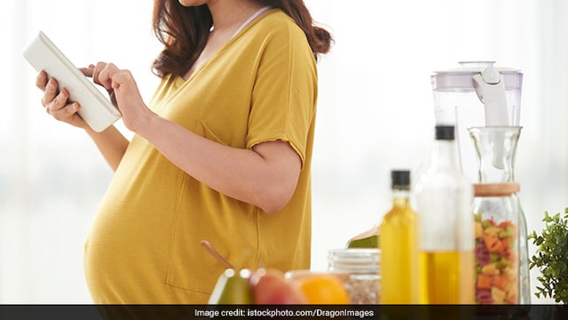 A balanced diet is an important factor in reducing the risk of osteoporosis during pregnancy