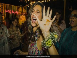 Shibani Dandekar's Album Shows "What Boho <i>Mehendi</i> Dreams Are Made Of" Shibani Dandekar's Album Shows "What Boho <i>Mehendi</i> Dreams Are Made Of"