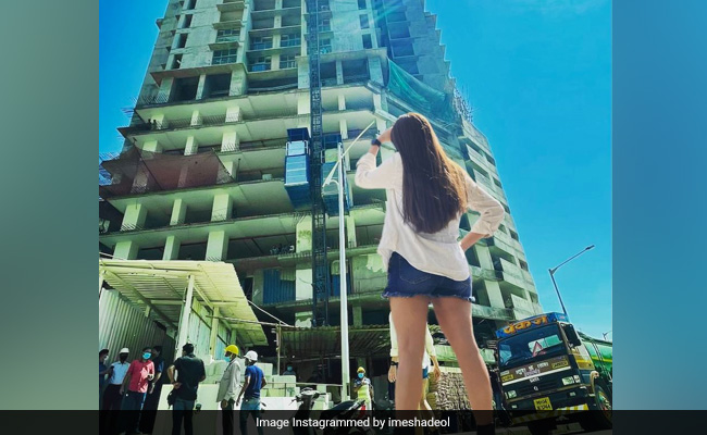 On <i>Invisible Woman</i> Set, Esha Deol Has This Daunting Task