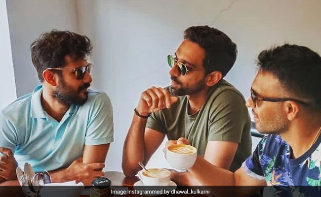 धवल कुलकर्णी ने Photo शेयर कर पूछा, किस बारे में हो रही चर्चा, तो रोहित शर्मा बोले- 'कौन सबसे बड़ा..'