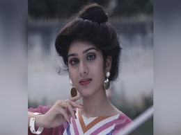 Meenakshi Seshadri ने छोटे बालों में शेयर किया अपना नया लुक, फैन्स बोले- पुरानी 'दामिनी' याद आ गई  Meenakshi Seshadri ने छोटे बालों में शेयर किया अपना नया लुक, फैन्स बोले- पुरानी 'दामिनी' याद आ गई