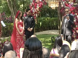 Viral: Shibani Dandekar And Farhan Akhtar Dancing To <i>Dil Chahta</i> Hai At Wedding. Spot Hrithik Roshan Viral: Shibani Dandekar And Farhan Akhtar Dancing To <i>Dil Chahta</i> Hai At Wedding. Spot Hrithik Roshan