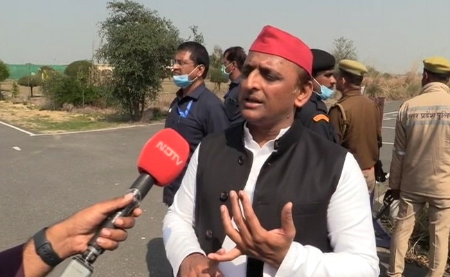 UP Polls: अखिलेश यादव के खिलाफ सैफई में FIR,आदर्श आचार सहिंता उल्लंघन का आरोप