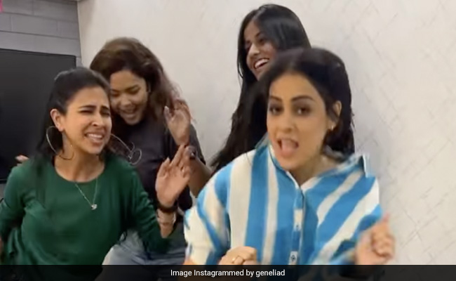 Between Takes, Genelia D'Souza Dances With Her Team Like This